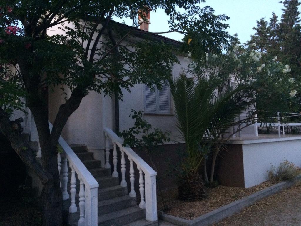 Calm House Opera Villa Banjol ภายนอก รูปภาพ